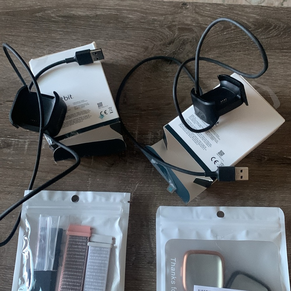 LMT: Fitbit Versa 2 Straps, Bumpers and Chargers (watch is not included). - Picture 14 of 16